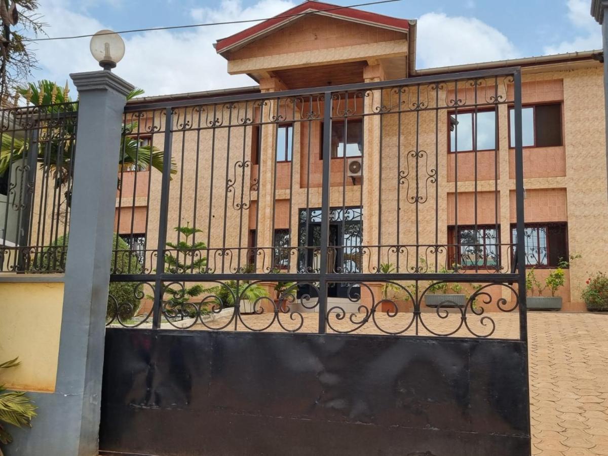 Appart Hotel Mireille Yaounde Exterior photo