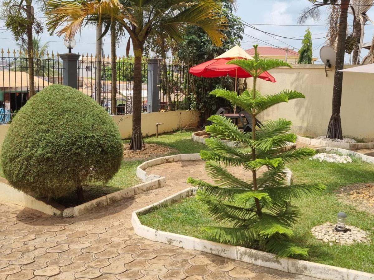 Appart Hotel Mireille Yaounde Exterior photo